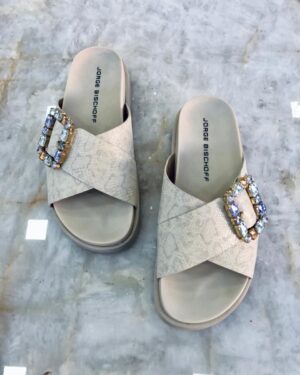 SANDÁLIA PAPETE FLAT BRULÉE FIVELA EM PEDRARIA