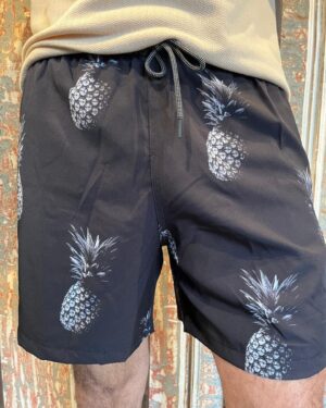 SHORT PRETO ESTAMPA ABACAXI