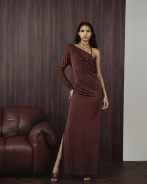 VESTIDO OMBRO UNICO COM FENDAS LATERAIS