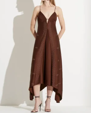 VESTIDO COM APLICAÇÃO MARROM NOBUCK