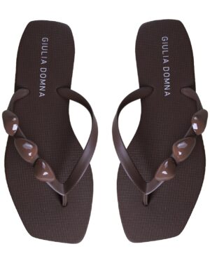 CHINELO MARROM COM ENFEITES BICO CAFE